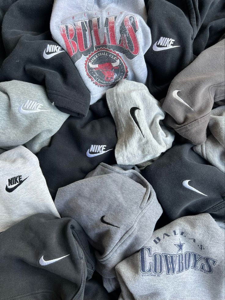 HOODIES & SWEATSHIRTS