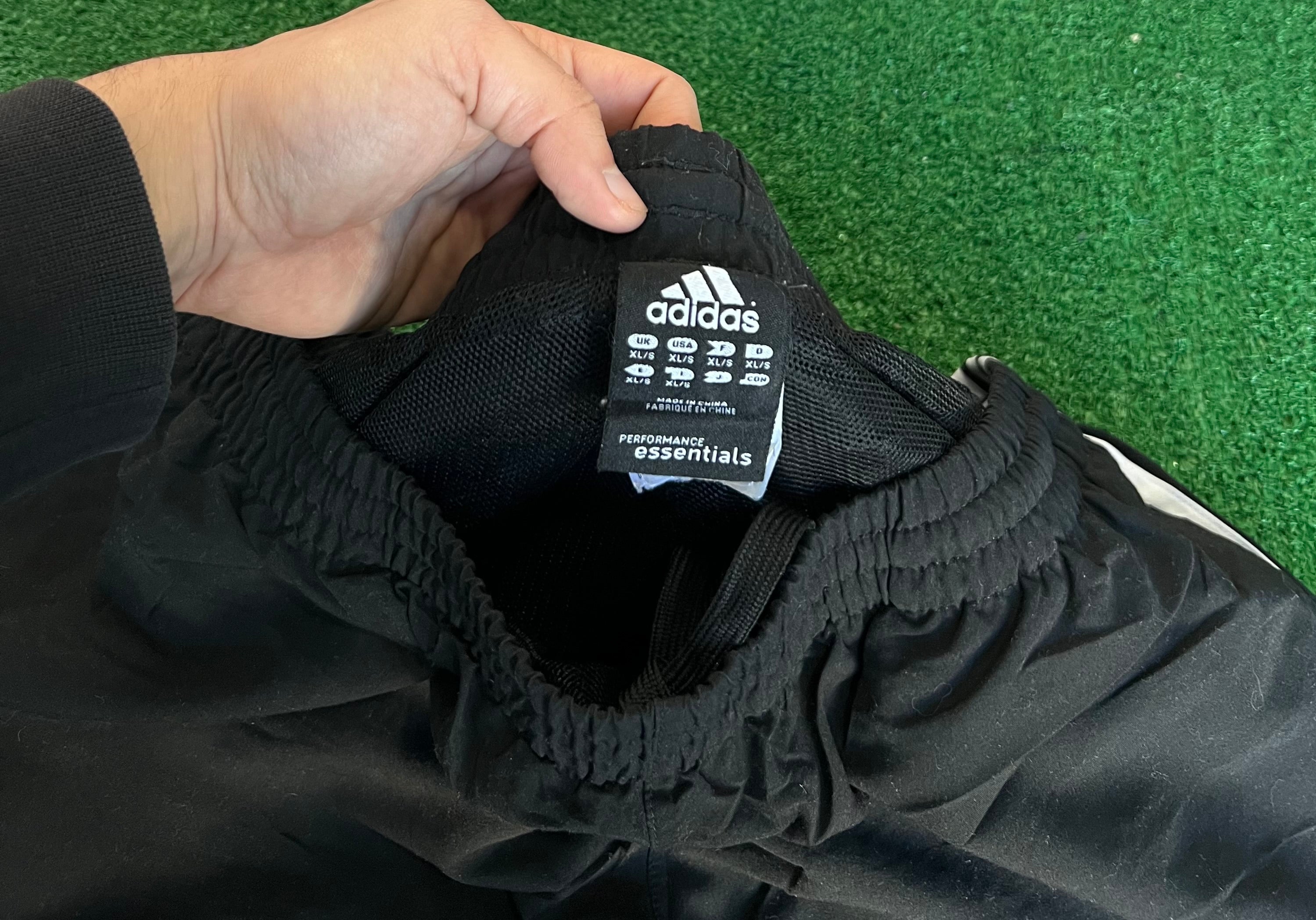 Adidas trackpants (XL)