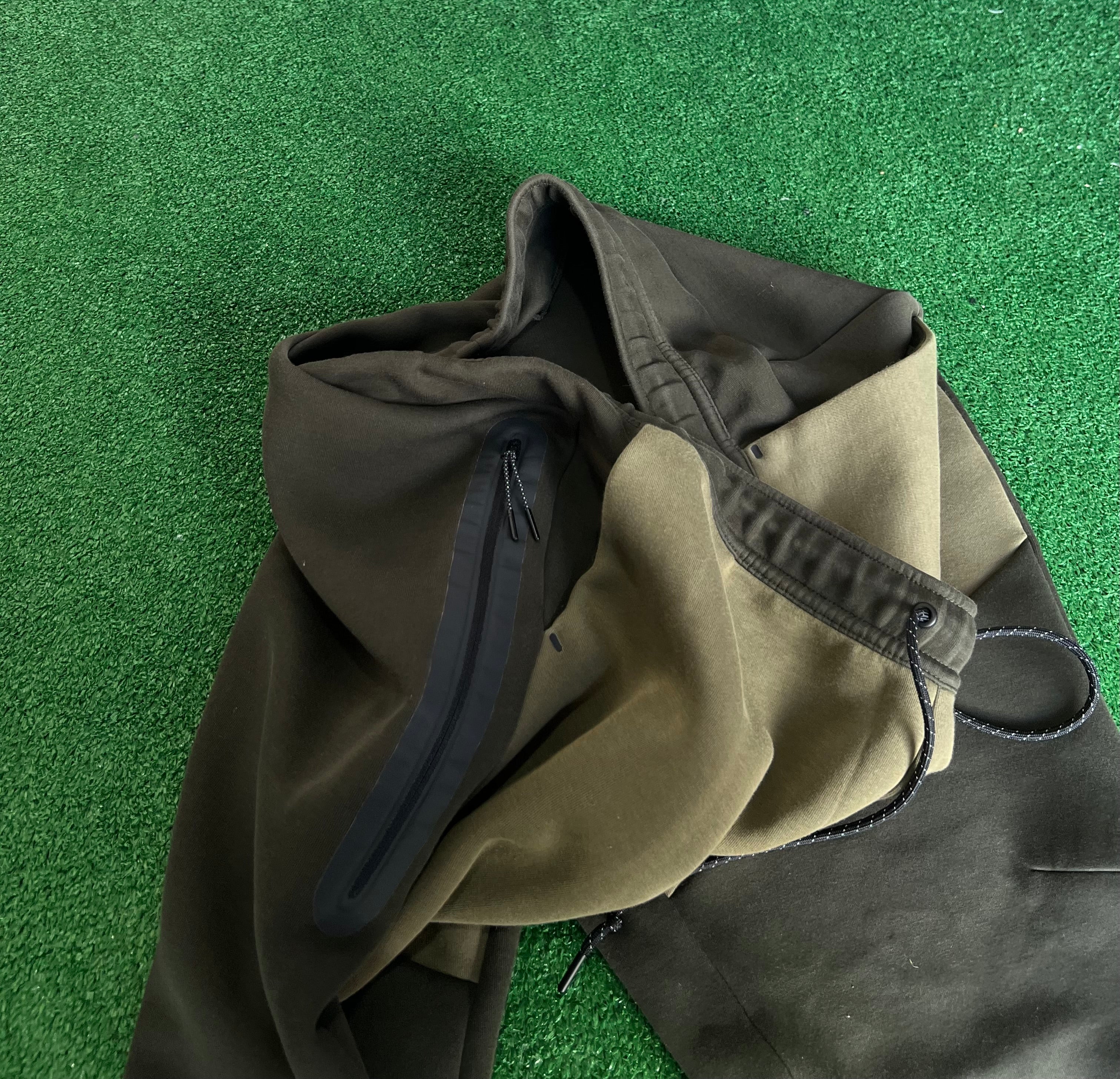 Nike Tech Fleece joggers (2XL)