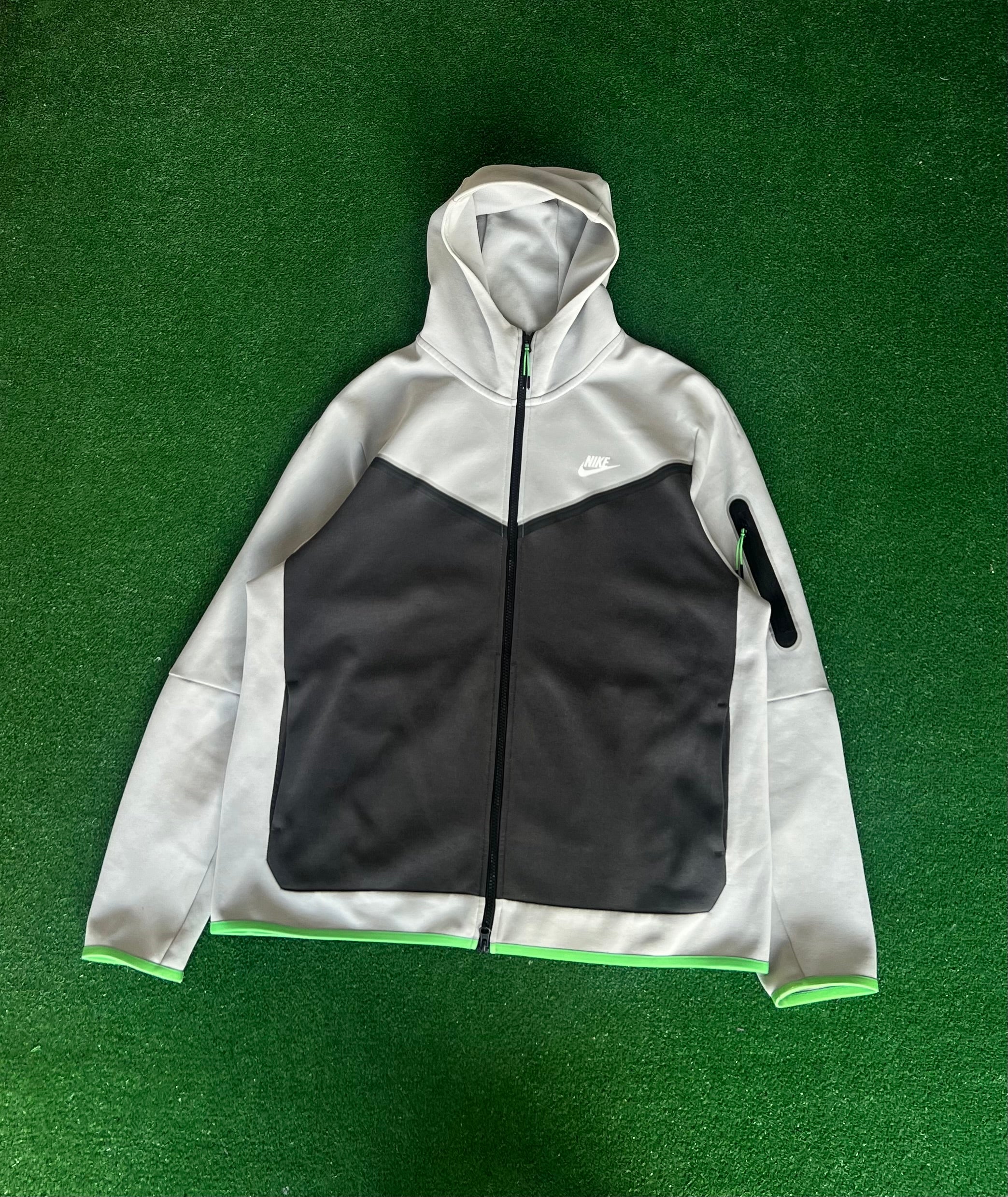 Nike Tech Fleece jacket (XL)