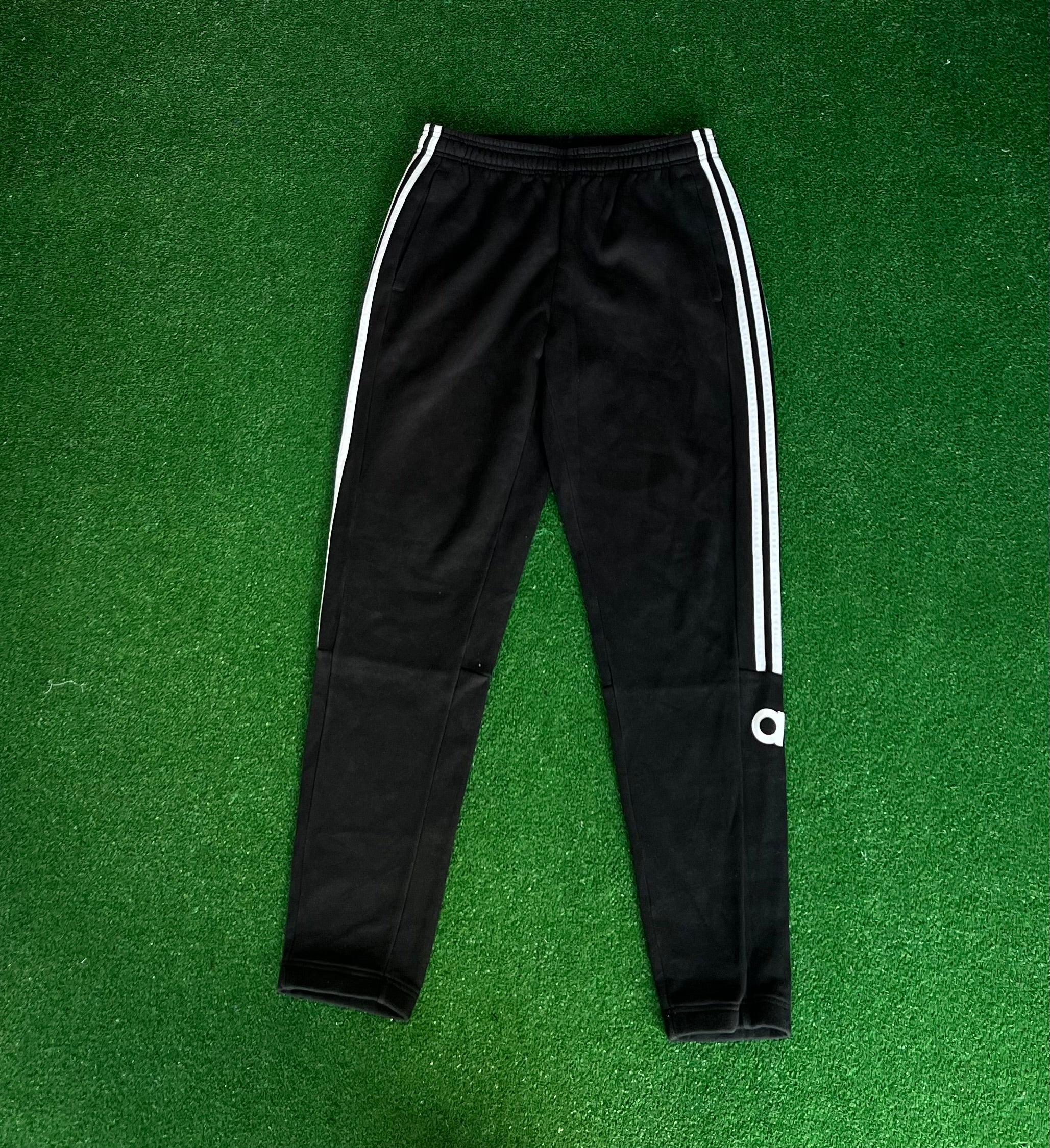 Adidas sweatpants (M)