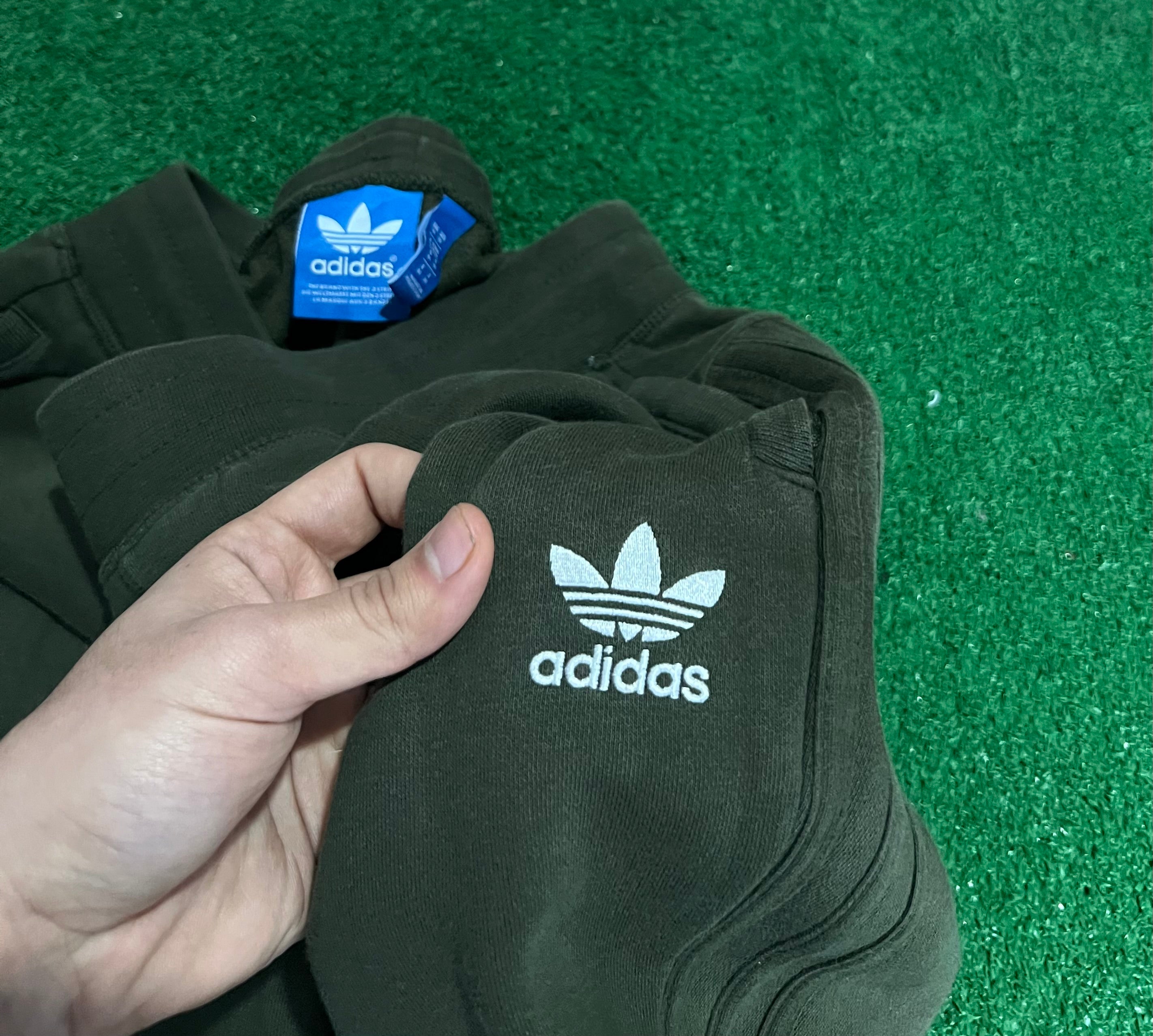 Adidas olive sweatpants (M)