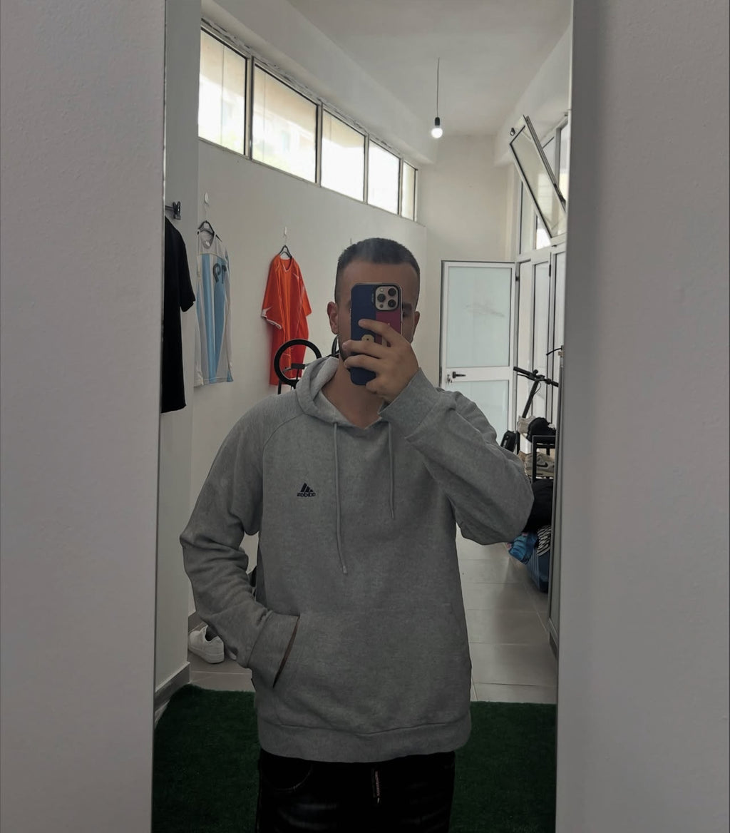 Adidas hoodie (L)