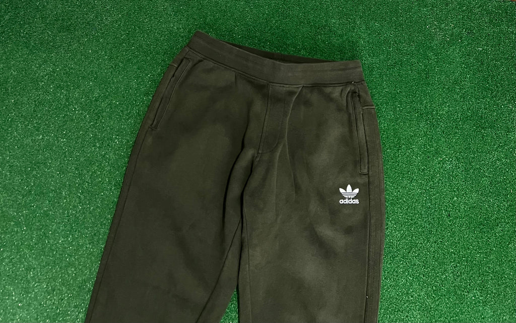 Adidas olive sweatpants (M)