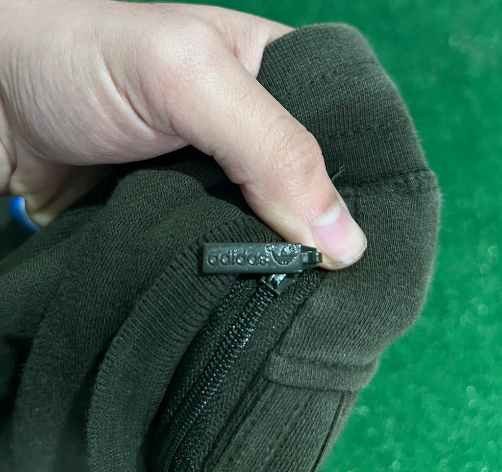 Adidas olive sweatpants (M)