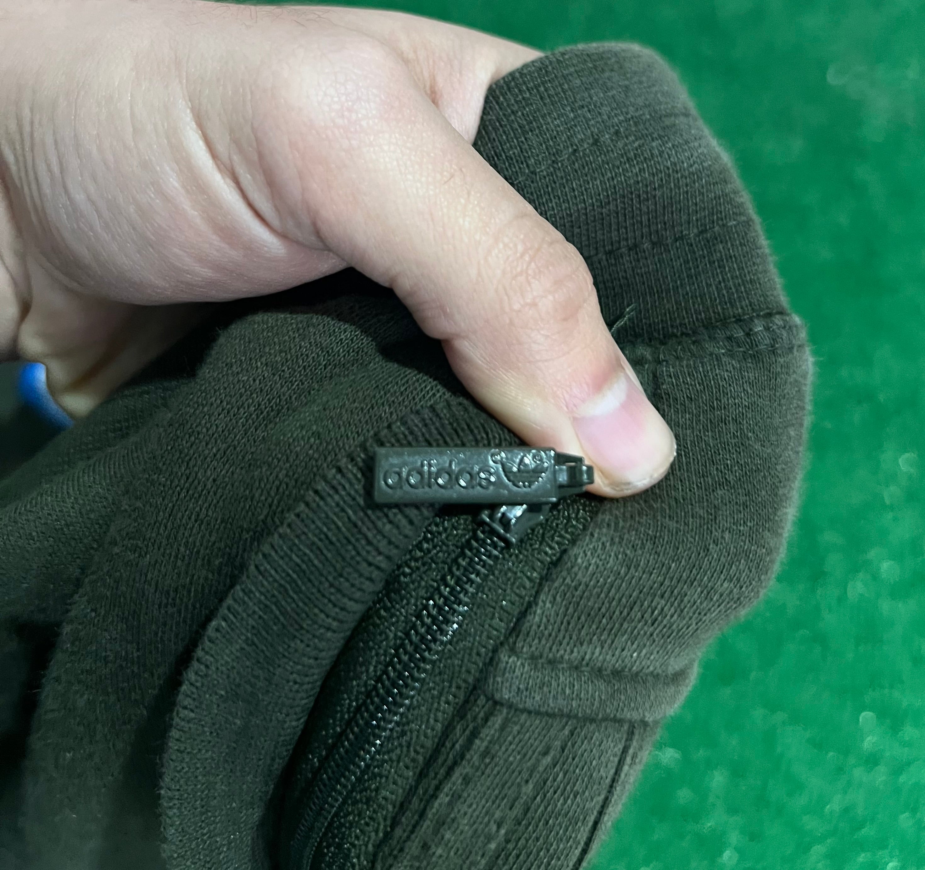 Adidas olive sweatpants (M)