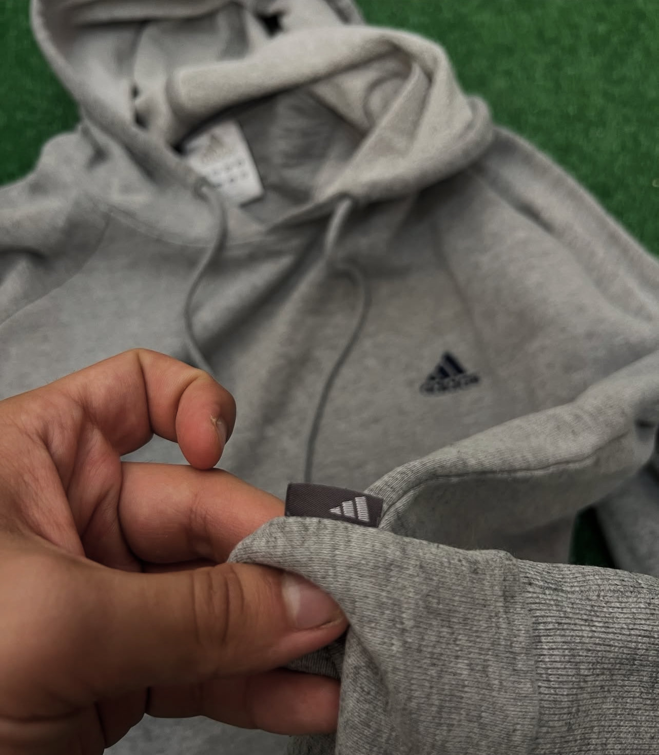 Adidas hoodie (L)