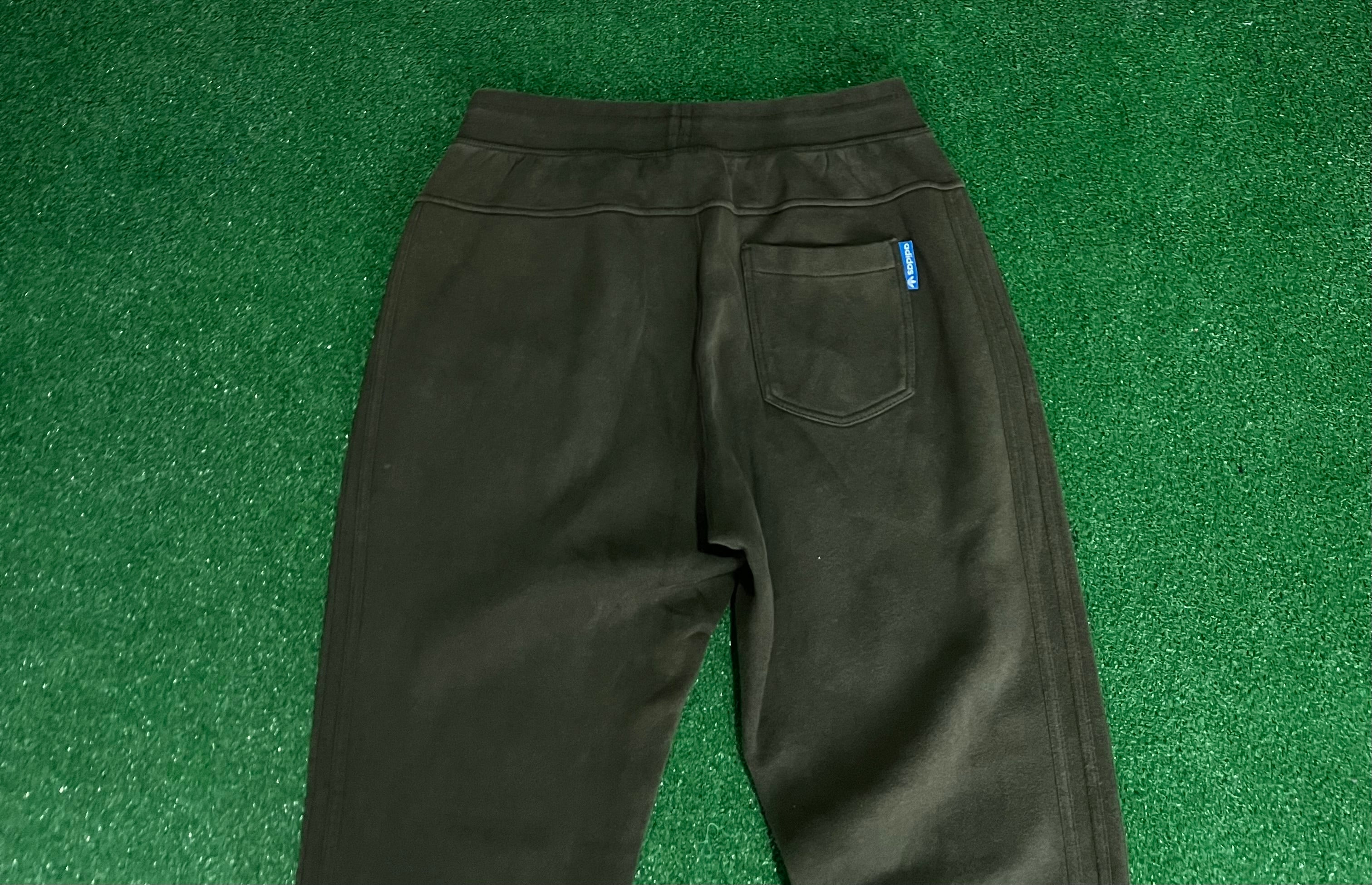 Adidas olive sweatpants (M)