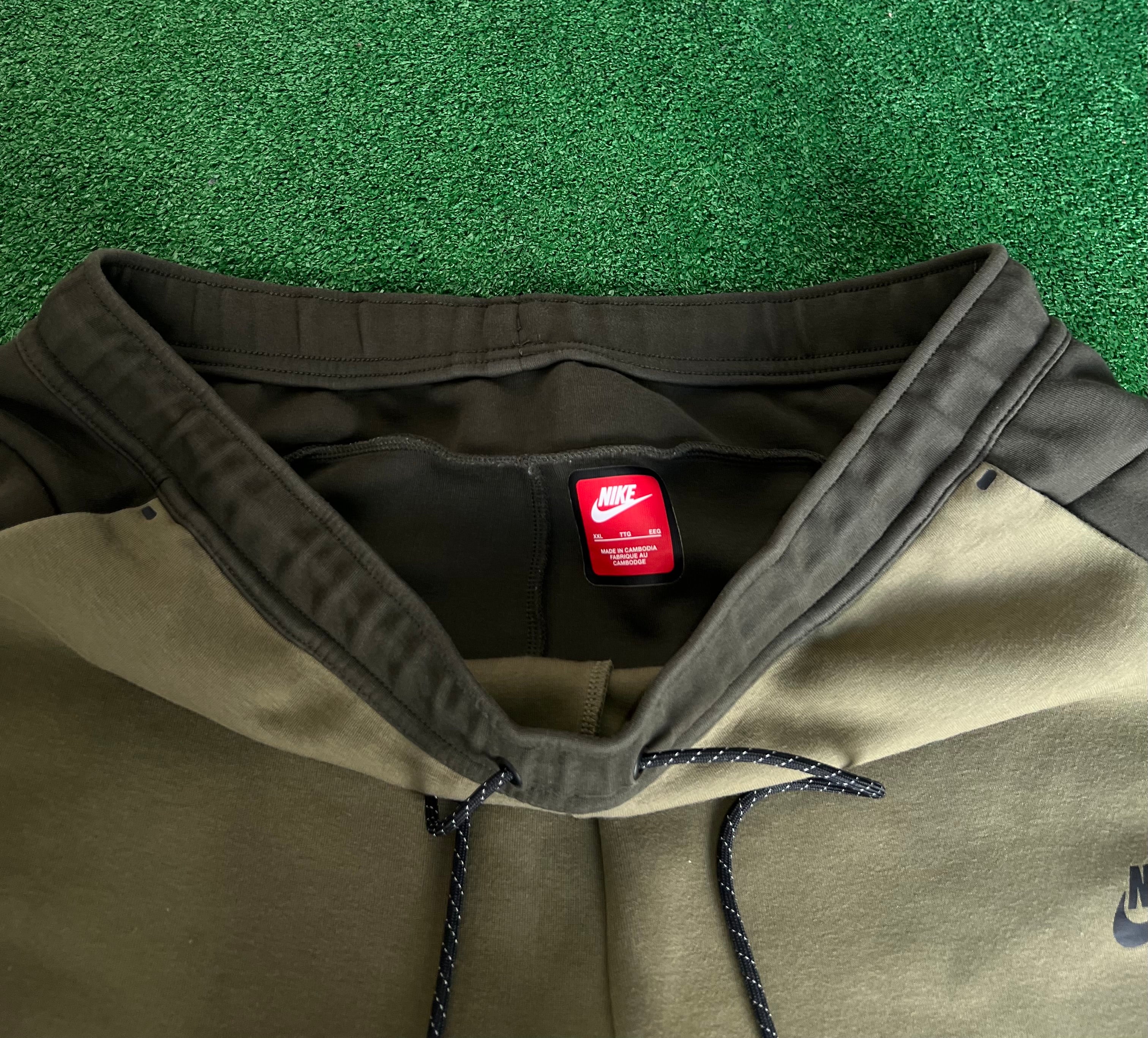 Nike Tech Fleece joggers (2XL)