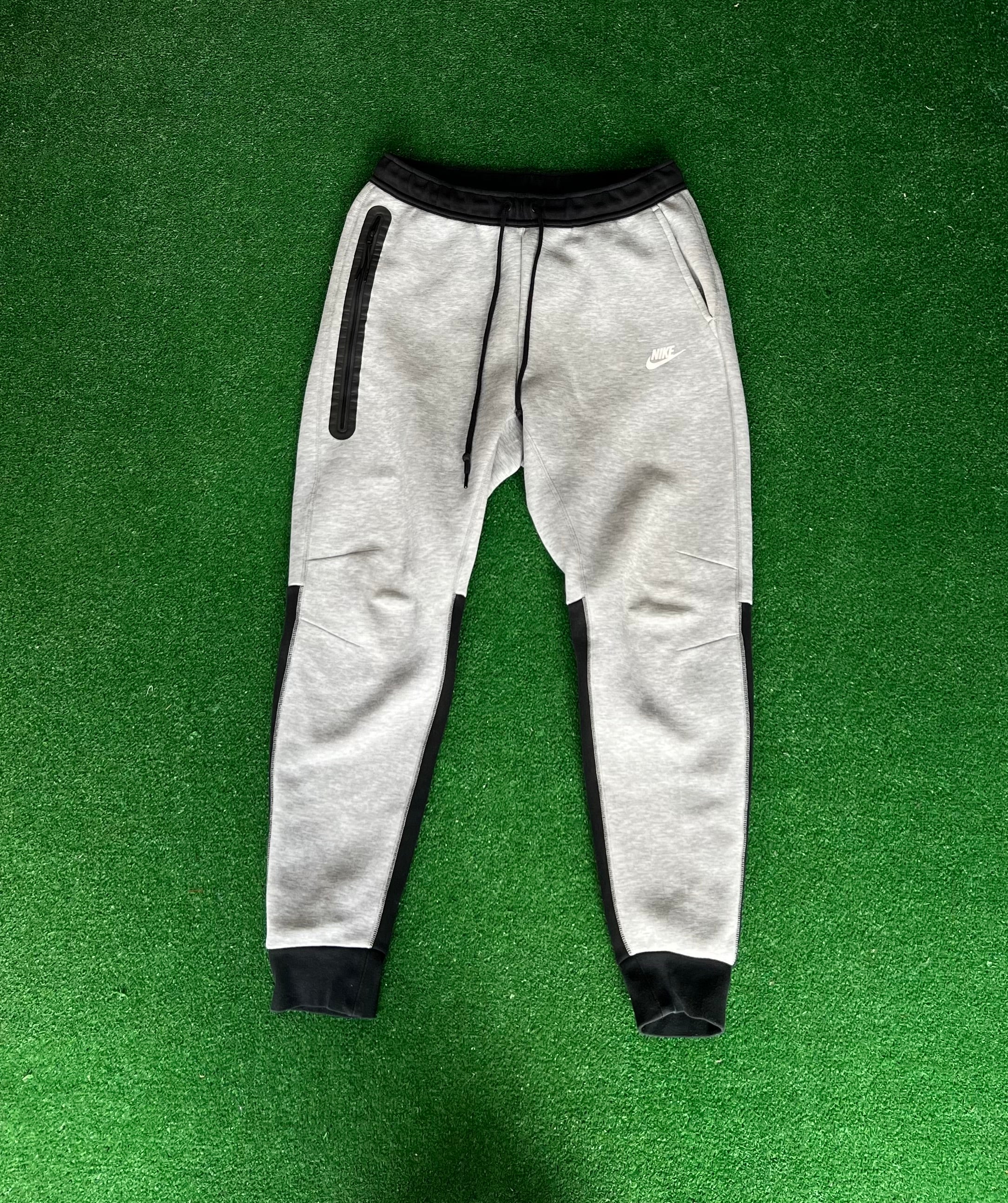 Nike Tech Fleece Joggers (L)