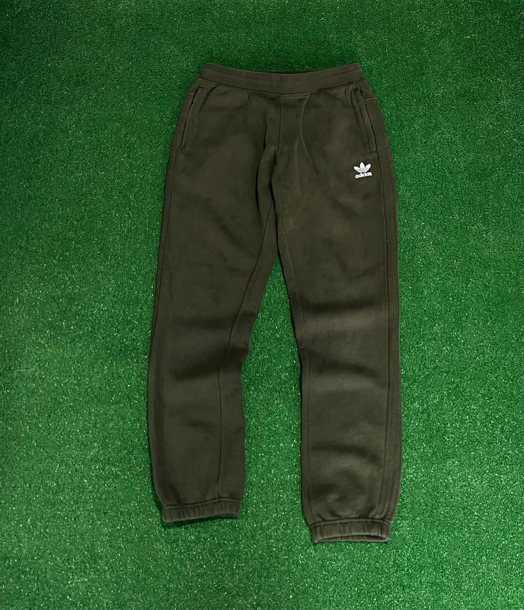 Adidas olive sweatpants (M)