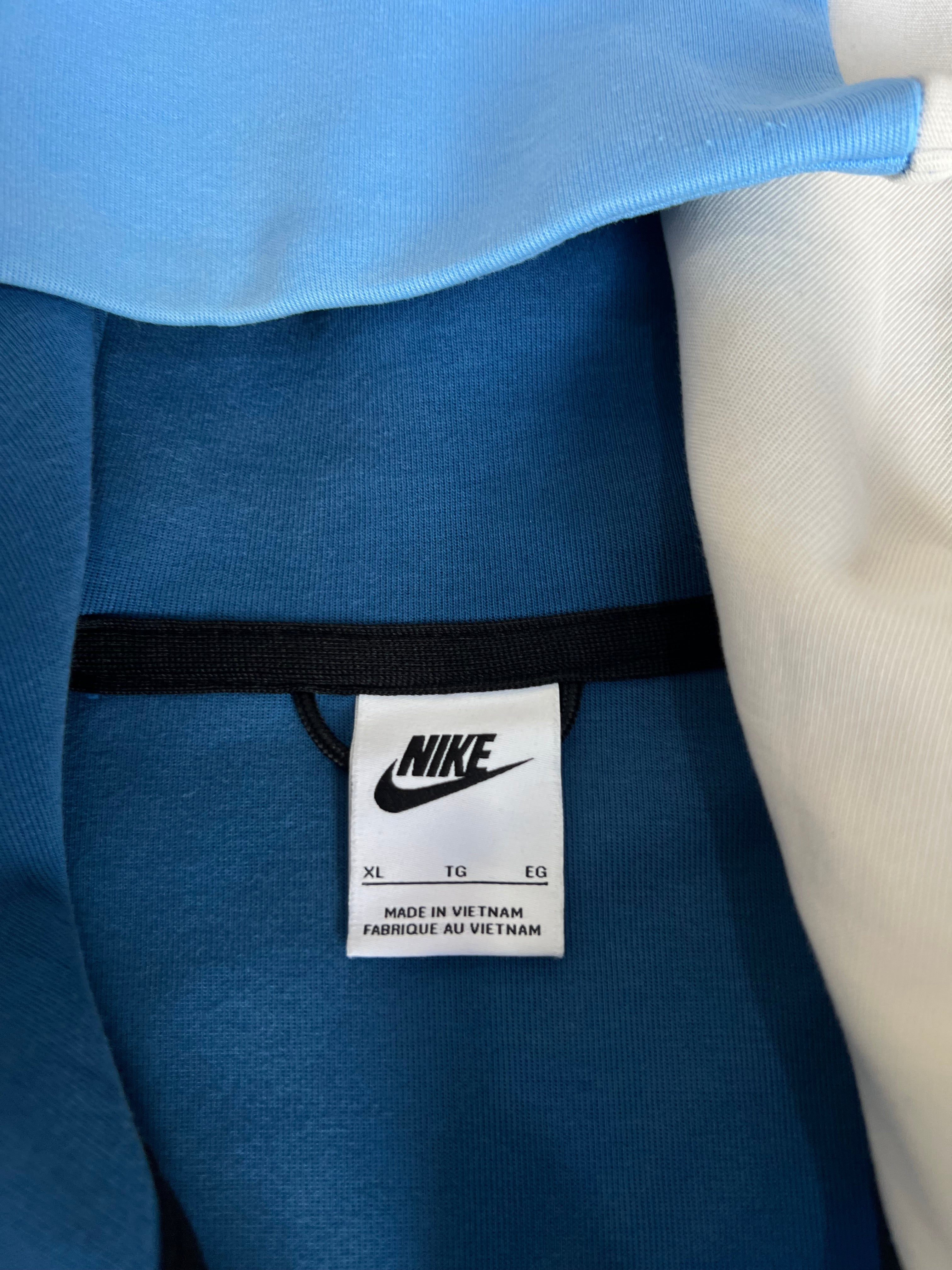 Nike Tech Fleece graphic jacket (XL)