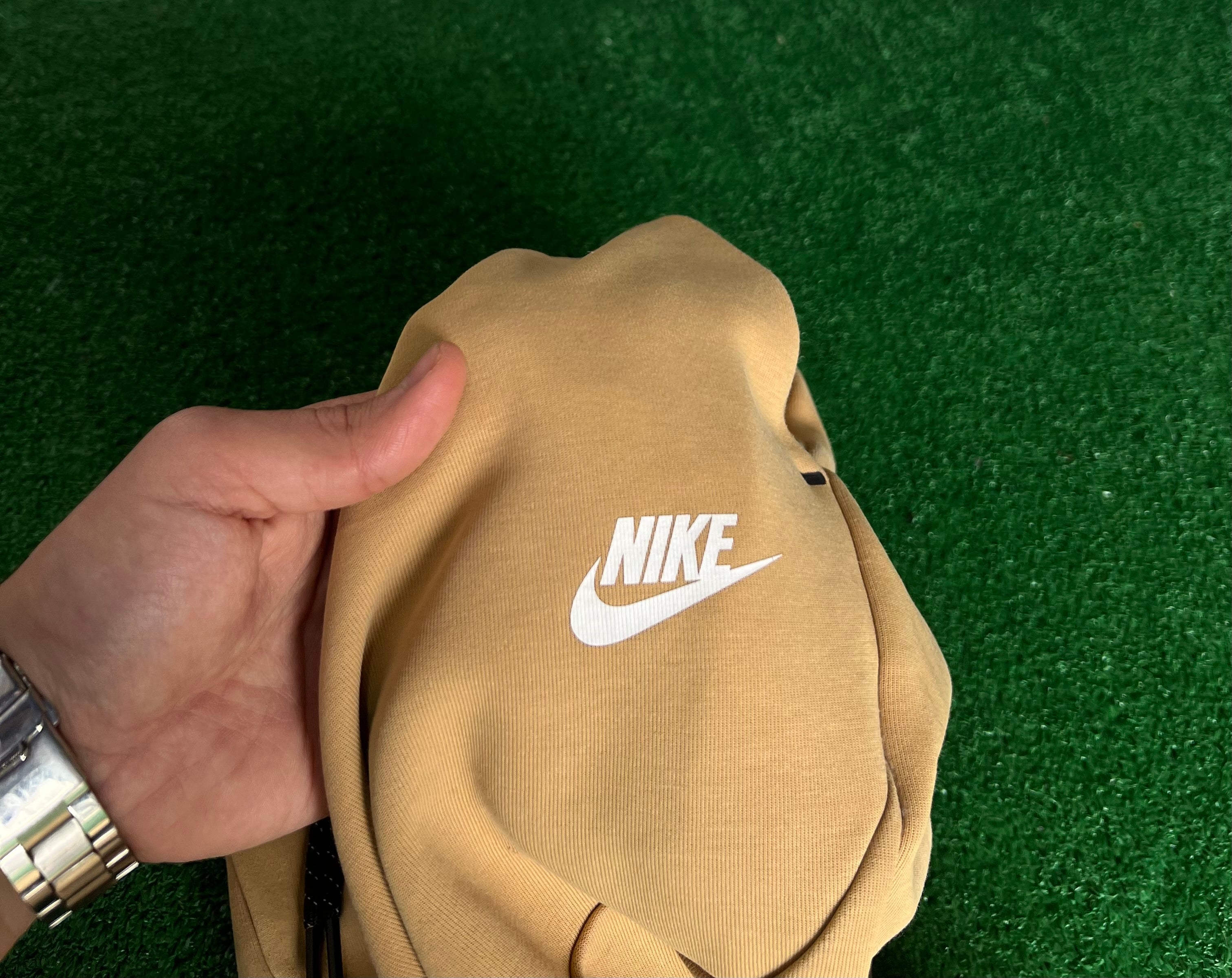 Nike Tech Fleece Joggers (S)