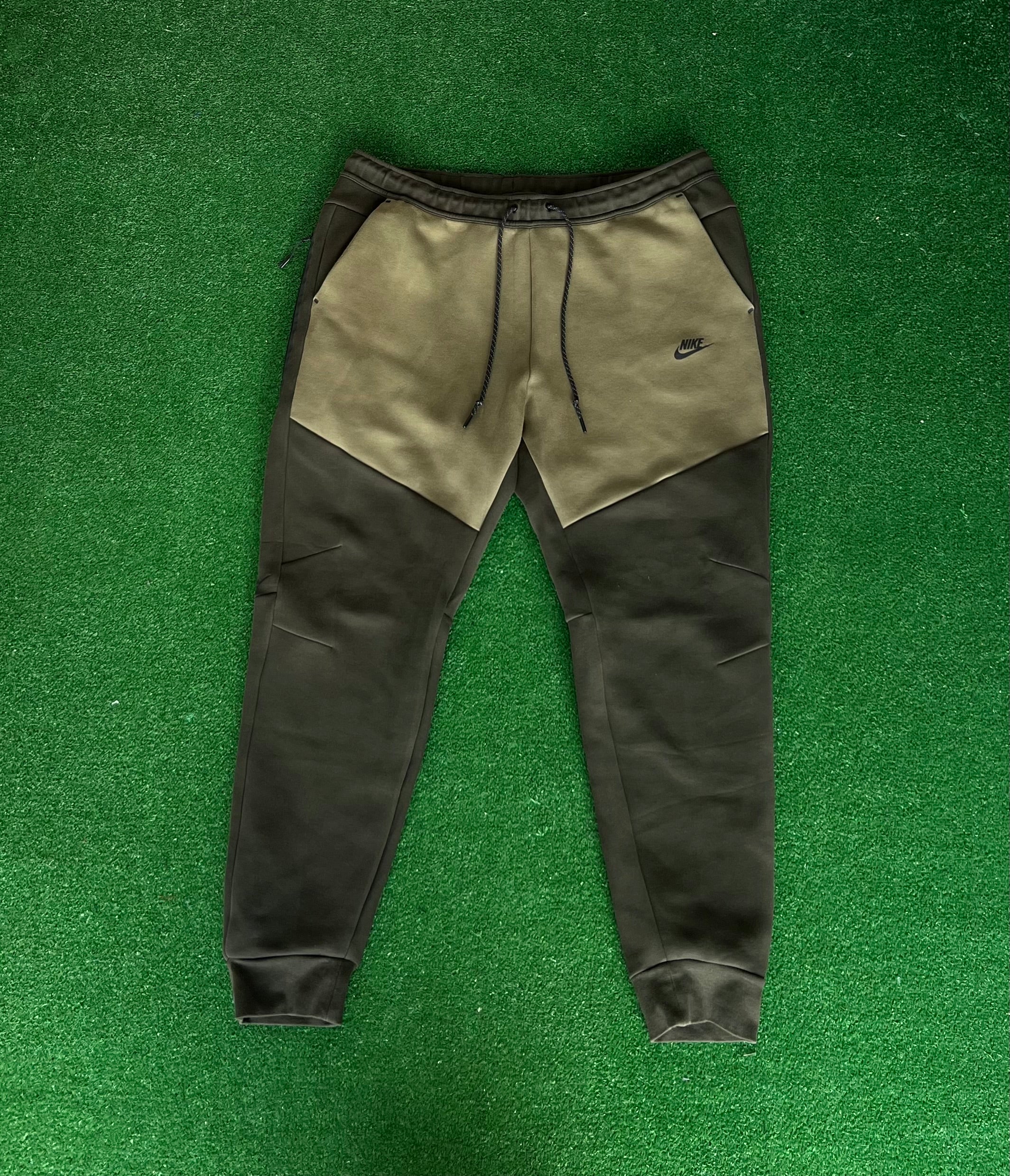 Nike Tech Fleece joggers (2XL)