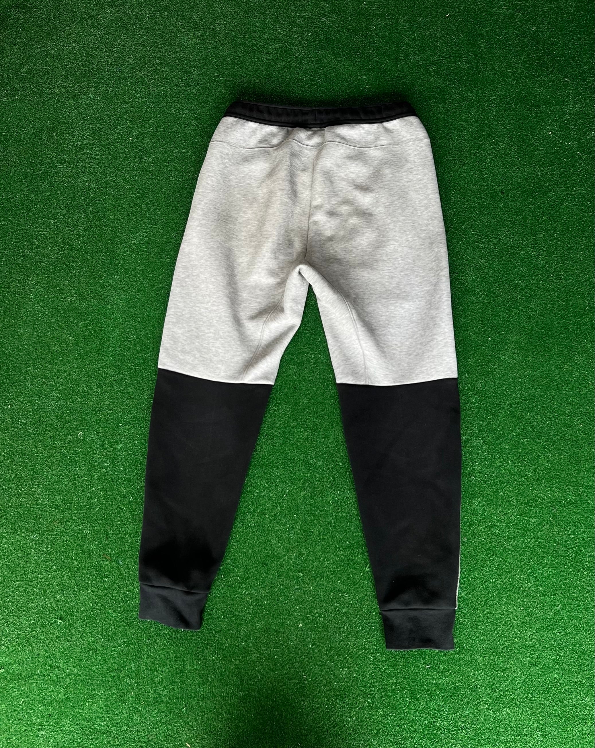 Nike Tech Fleece Joggers (L)