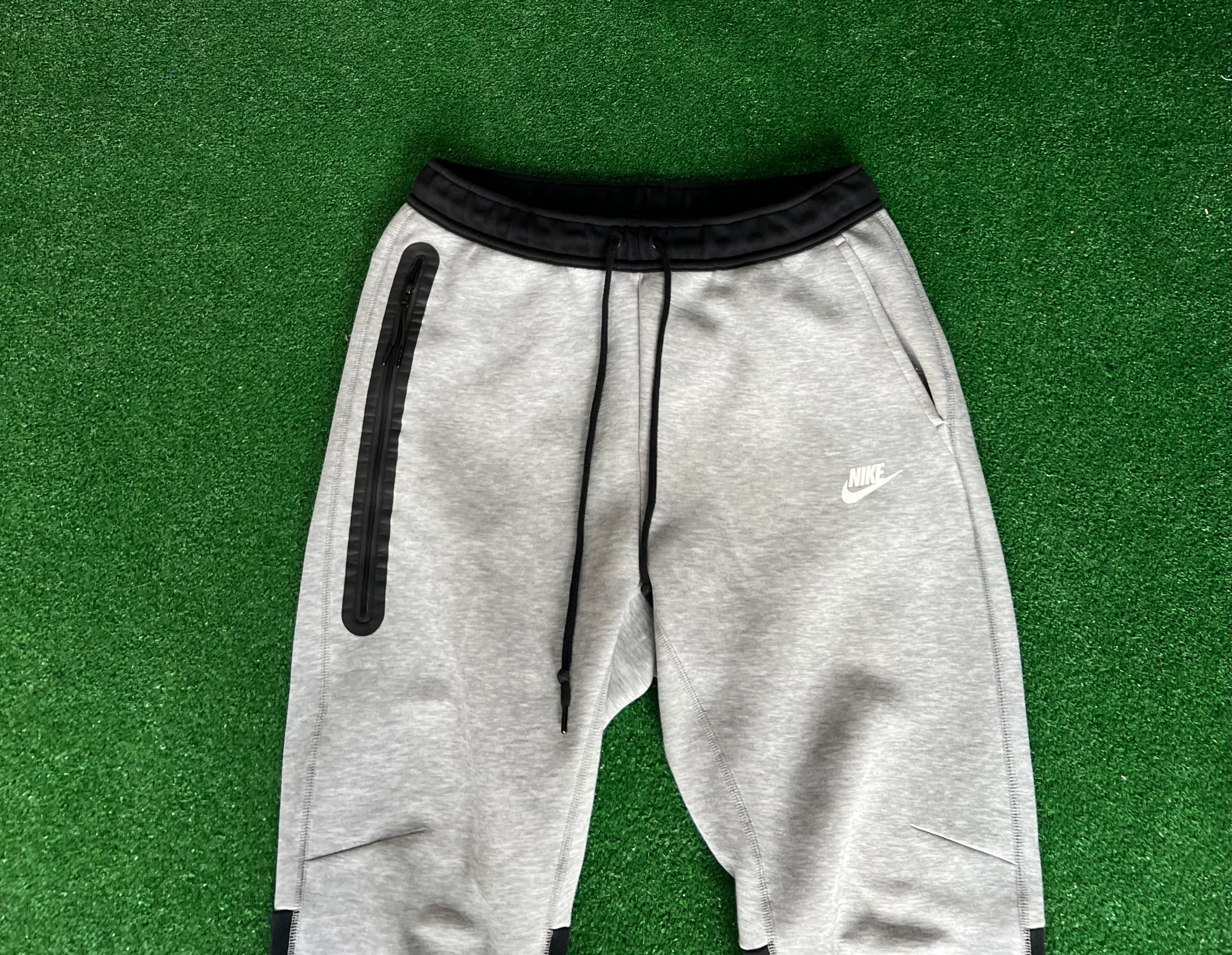 Nike Tech Fleece Joggers (L)