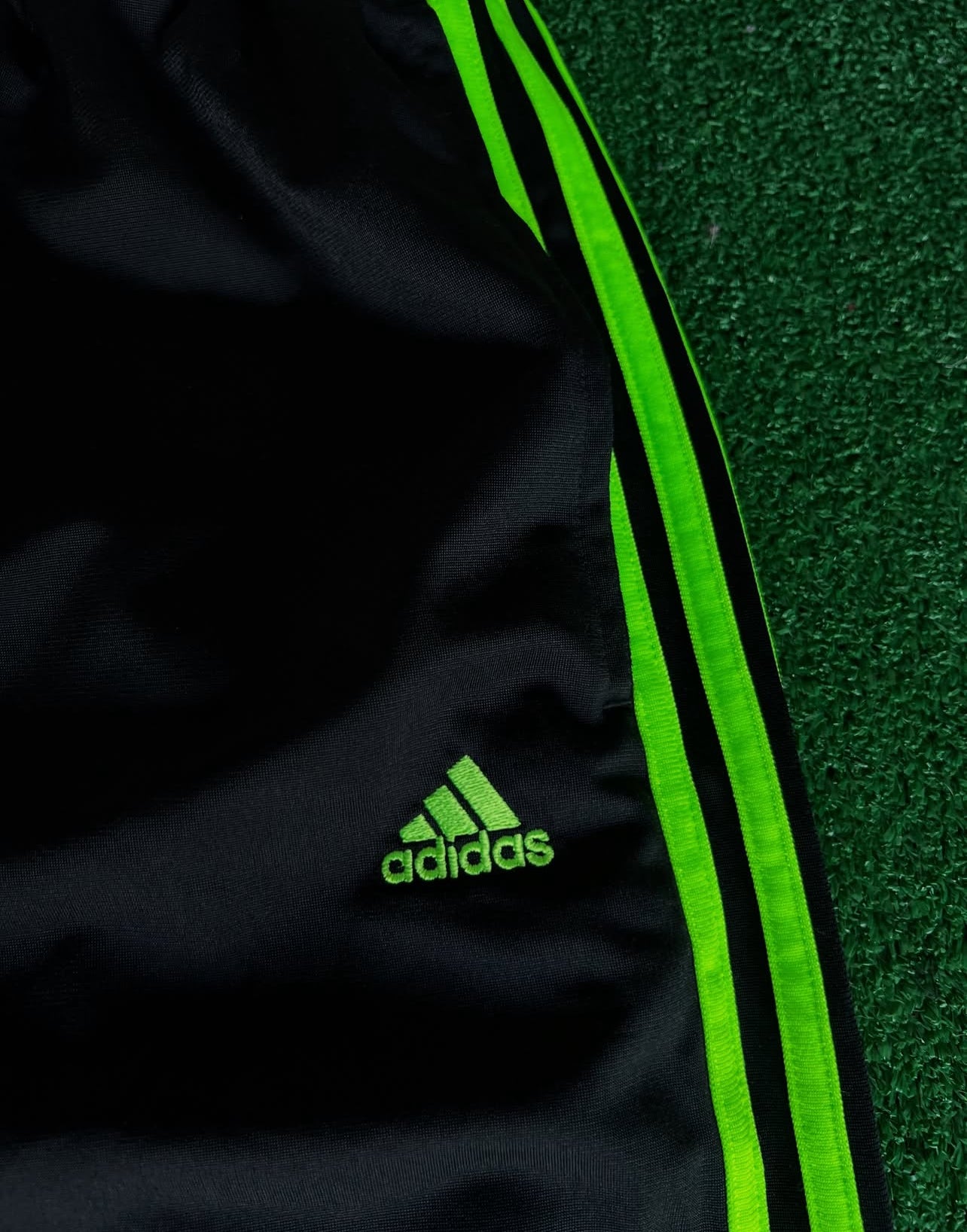 Adidas vintage trackpants (XL)