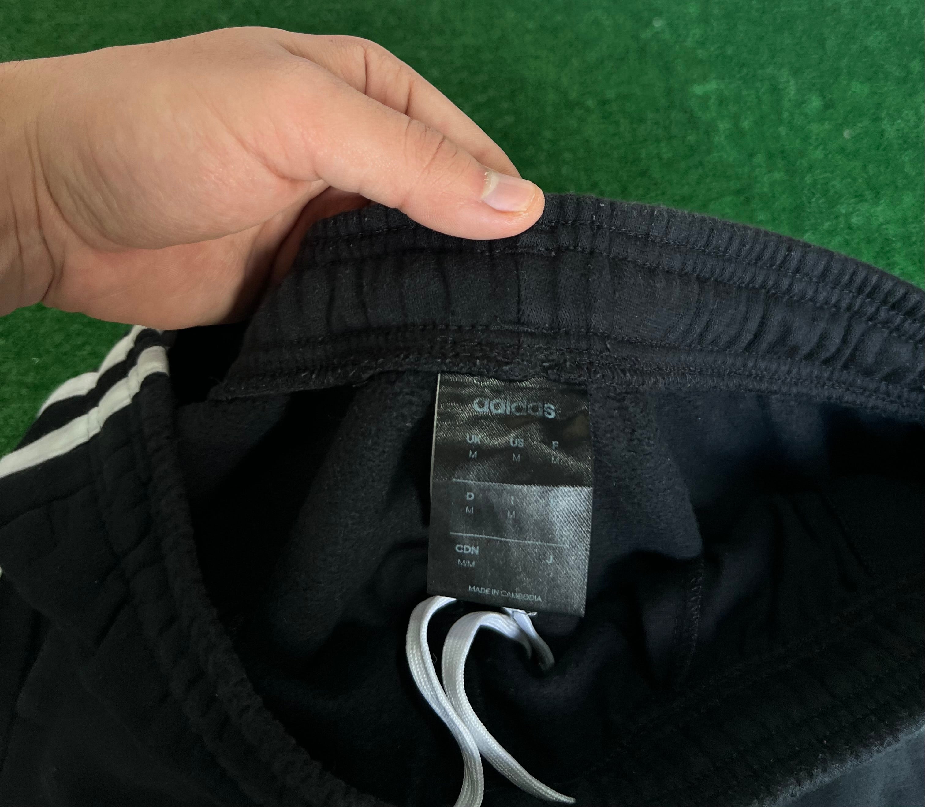 Adidas sweatpants (M)