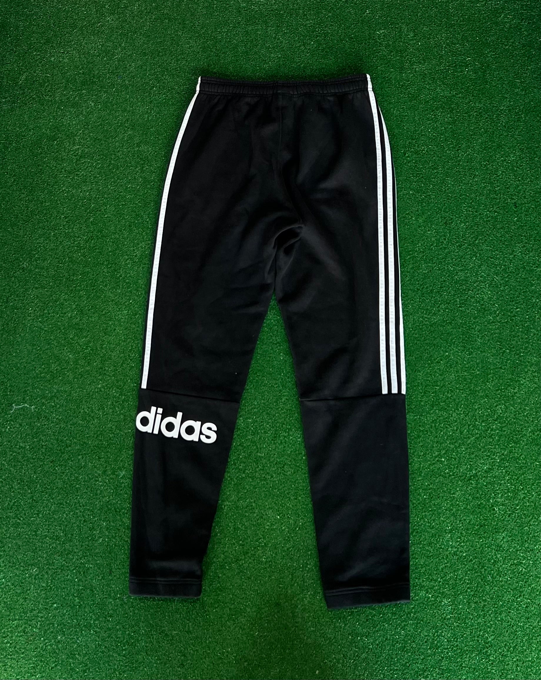 Adidas sweatpants (M)