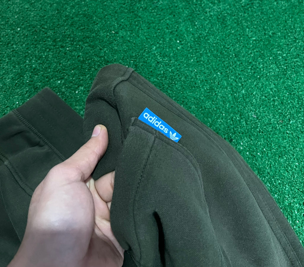 Adidas olive sweatpants (M)