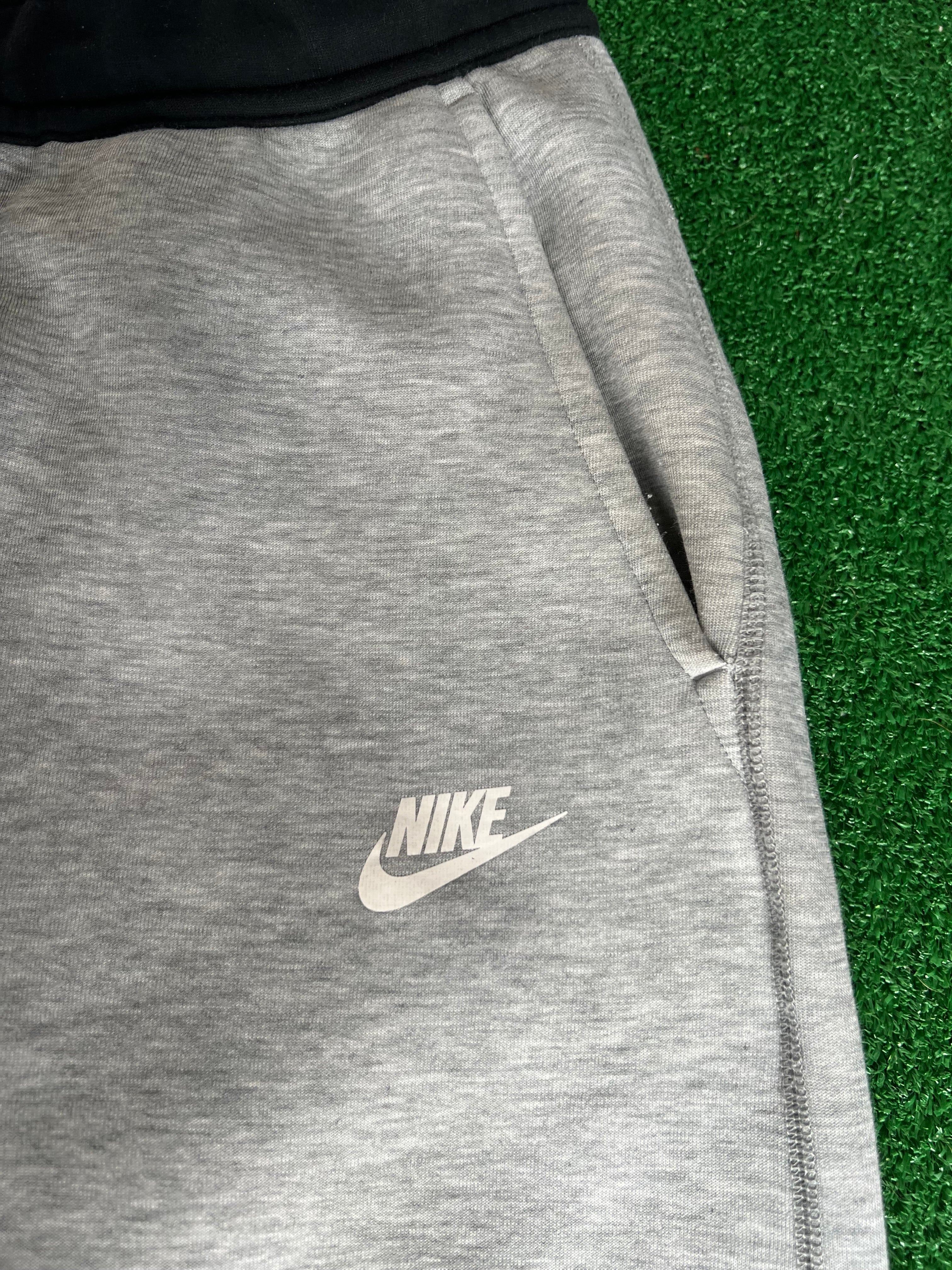 Nike Tech Fleece Joggers (L)