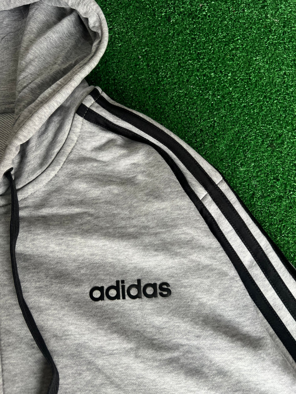 Adidas zip-up hoodie (L)