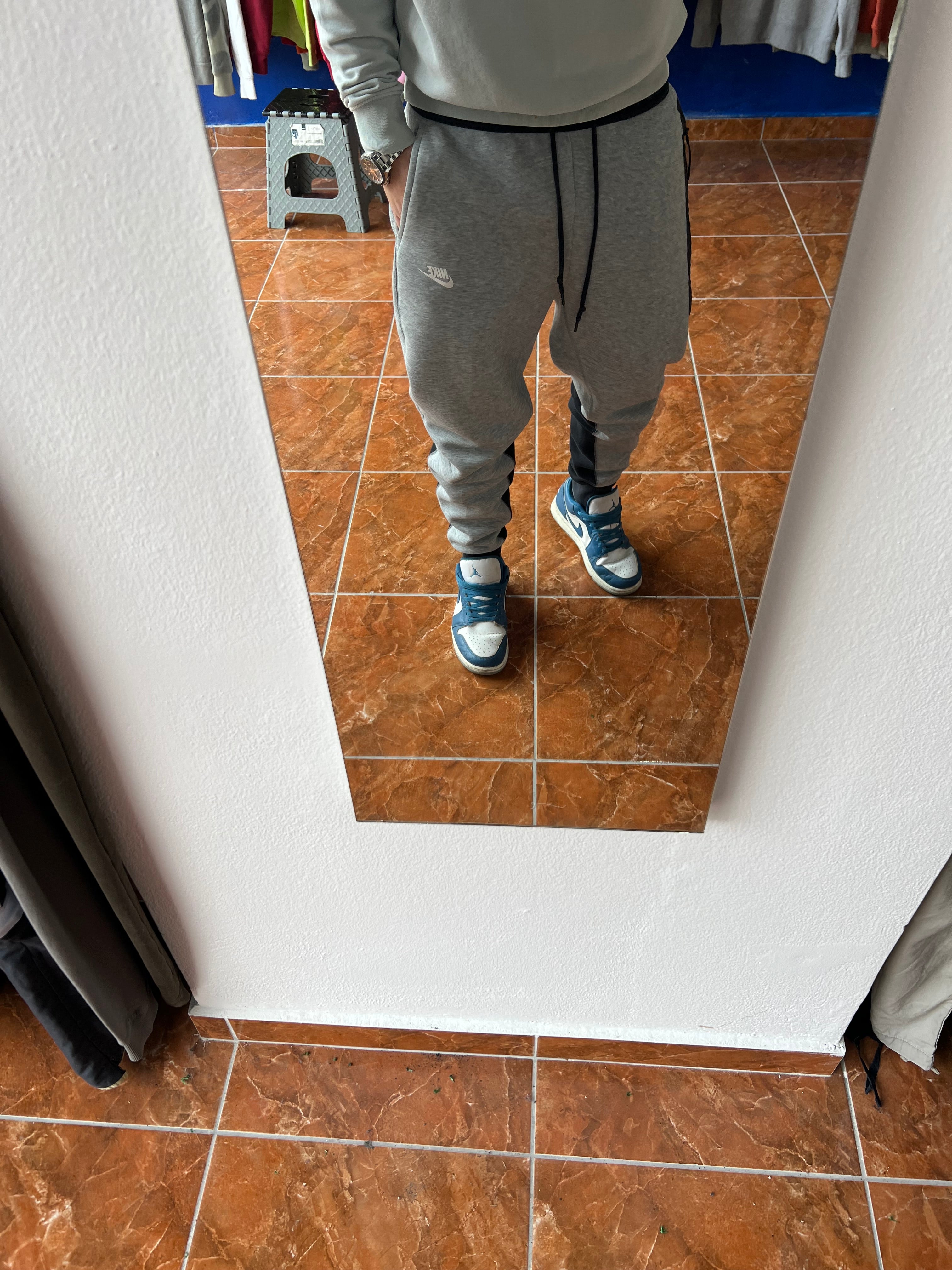 Nike Tech Fleece Joggers (L)