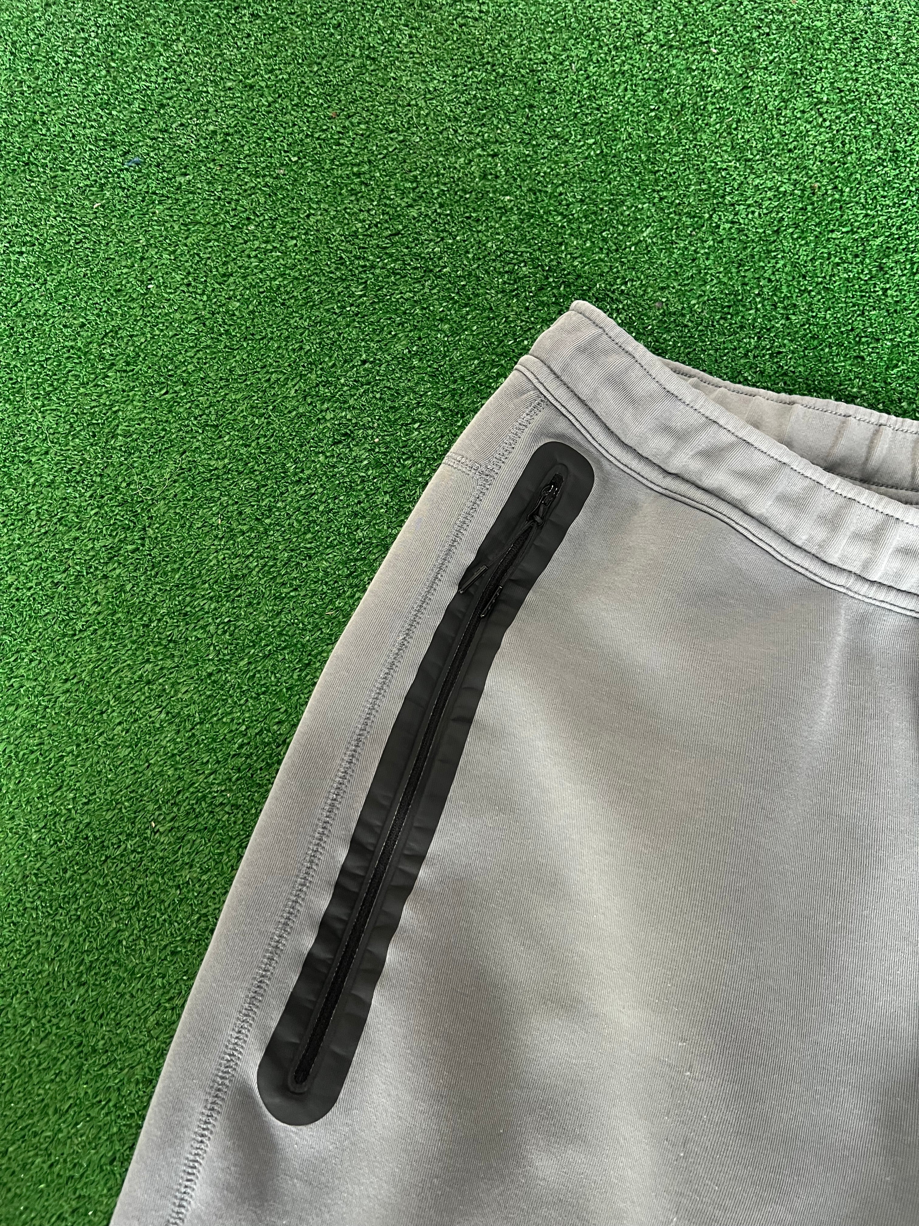 Nike Tech Fleece joggers (2XL)