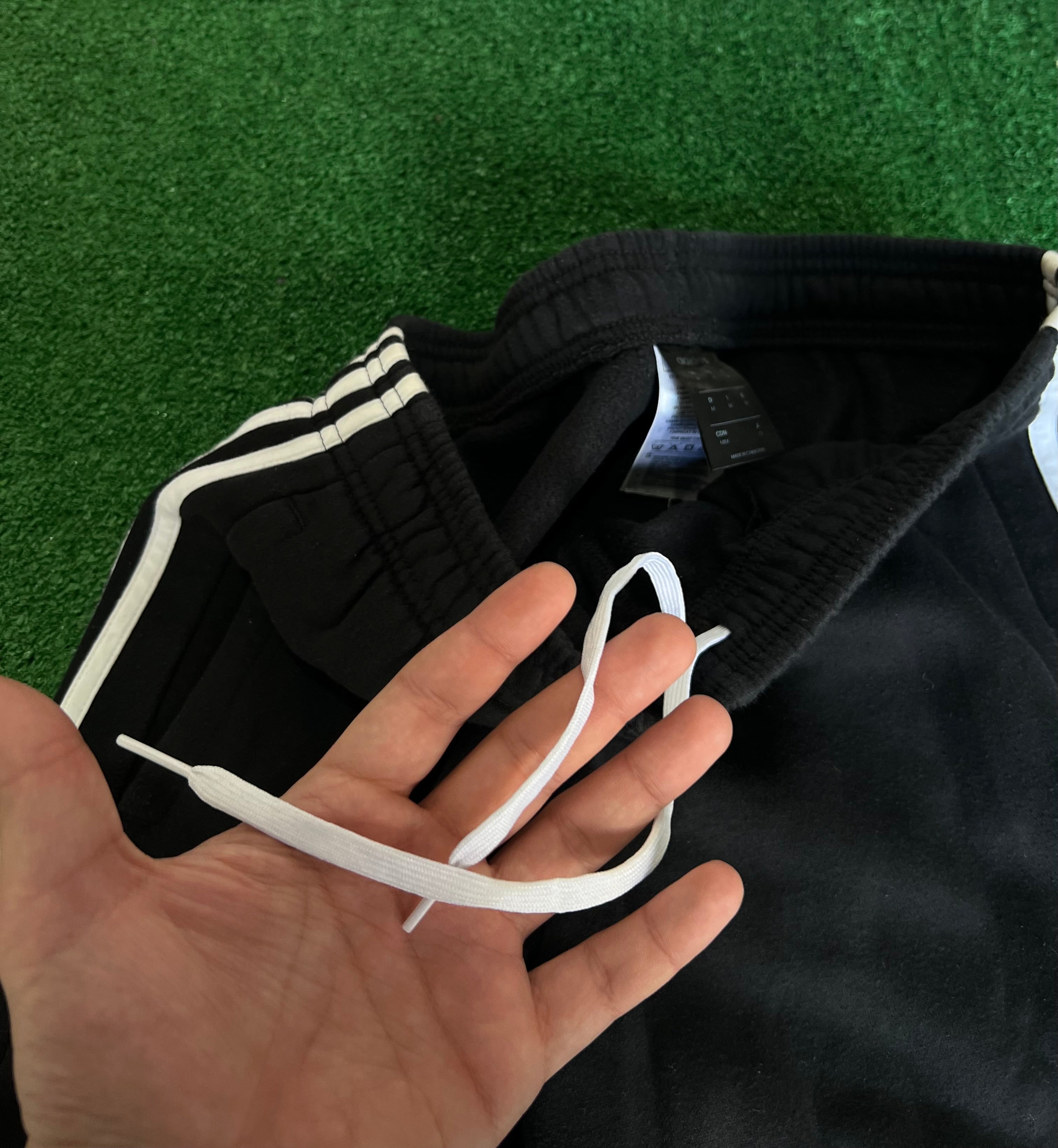 Adidas sweatpants (M)