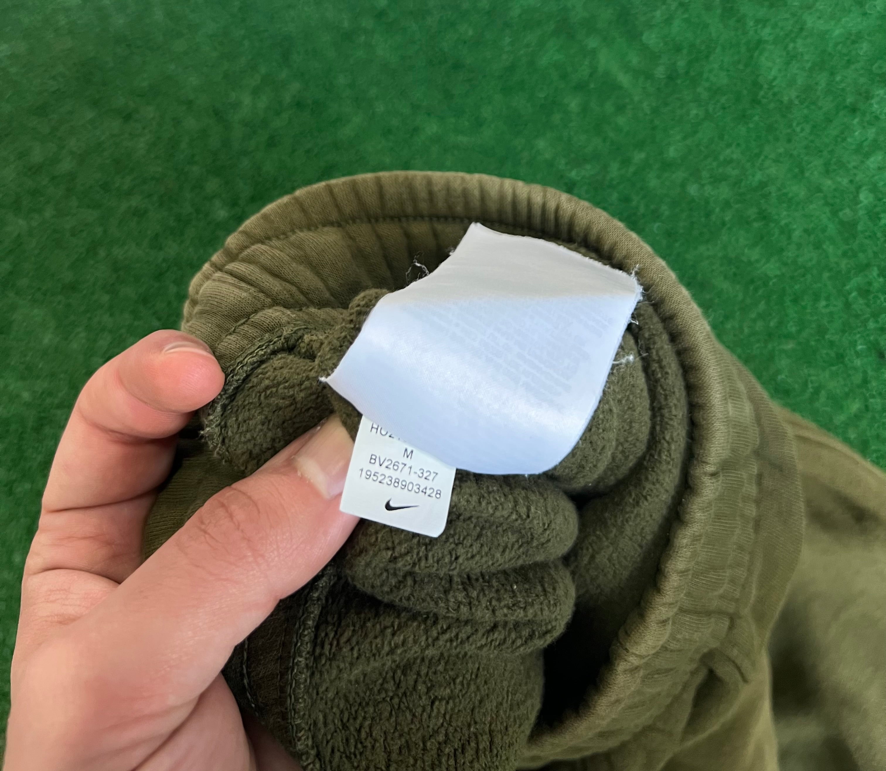 Nike olive sweatpants (M)